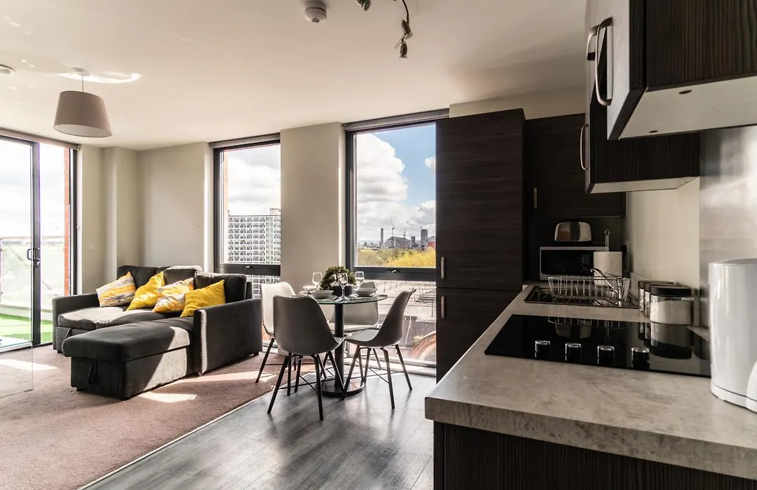 Prime Location 1 Bed Penthouse Apartment-1