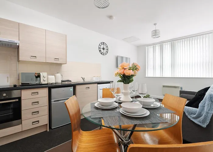Trafford Stays - Work & Leisure